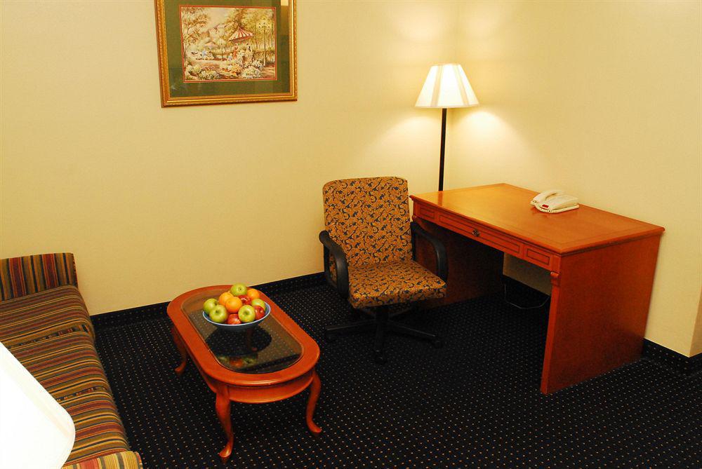 Savannah Gateway Hotel & Suites Georgetown Habitación foto