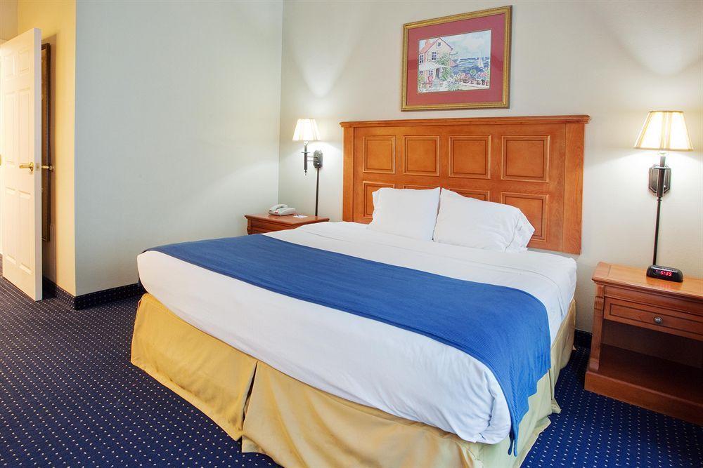 Savannah Gateway Hotel & Suites Georgetown Habitación foto