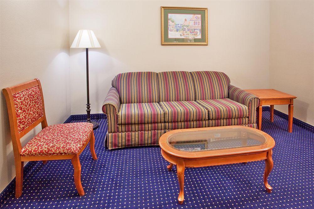 Savannah Gateway Hotel & Suites Georgetown Habitación foto